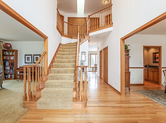 2nd image of 1042 Creek Bend Dr