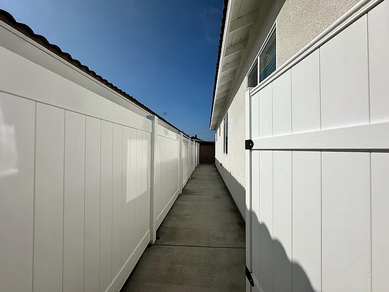 Santa Maria St — Photo 4