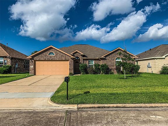 204 Seacrest Blvd League City, TX 77573