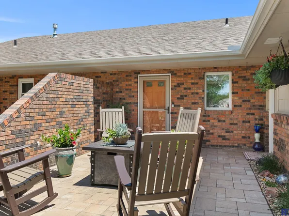 1134 Rockhurst Dr, Lincoln, NE 68510