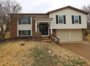 934 Bellestri Dr, Ballwin, MO