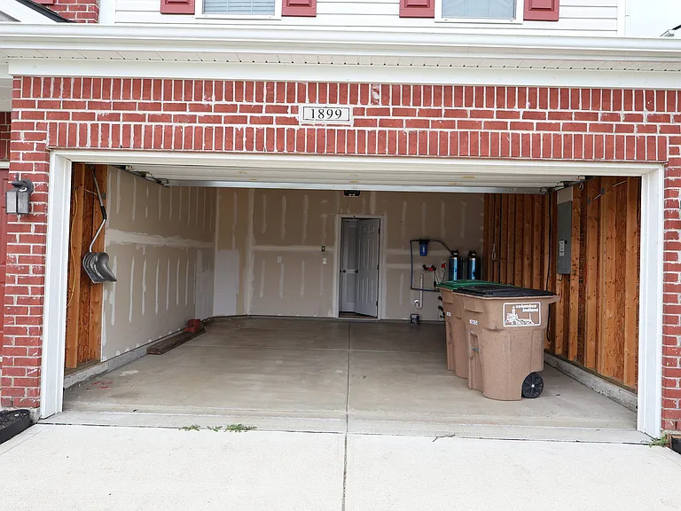 1899 Lakecrest Dr — Photo 9
