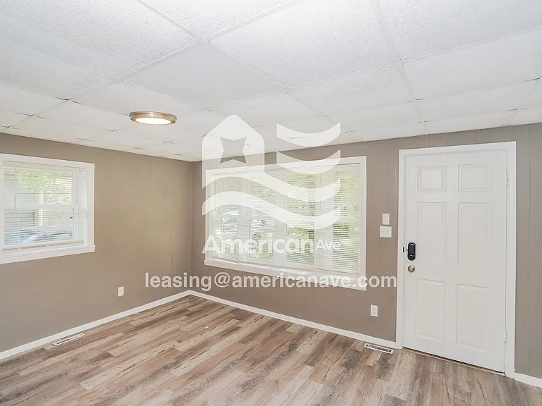 337949_005_wm_-_living_room_13099198.jpg