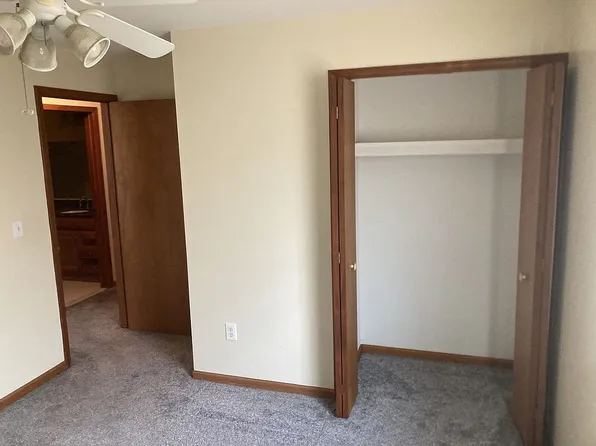 30522 Oakridge Manor Dr, Roseville, MI 48066