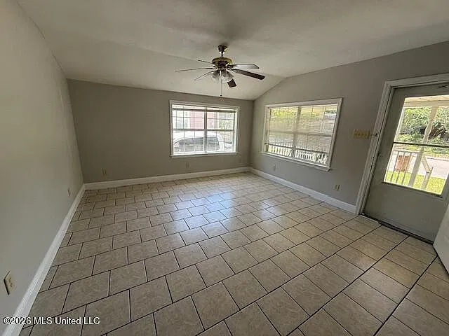 2 bed, 1.0 bath, 1050 sqft, $1,200 — Photo 3