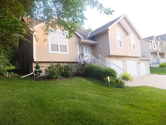 2nd image of 213 Doubletree Ln