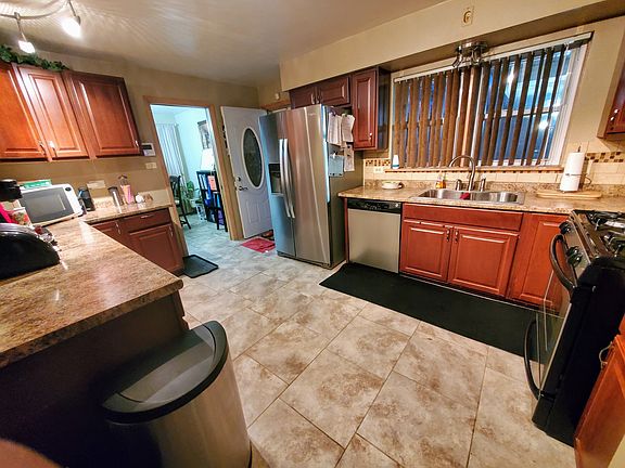 4th image of 249 E 171st St