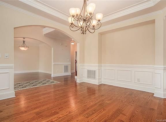 3rd image of 5626 Edenfield Ln