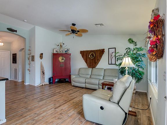 2nd image of 1461 E Bellerive Dr