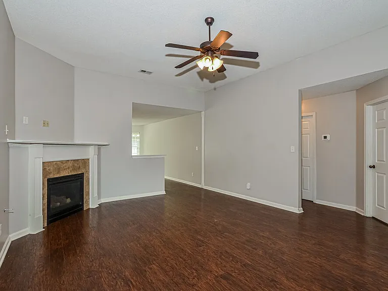 4313 Genevieve Dr — Photo 5