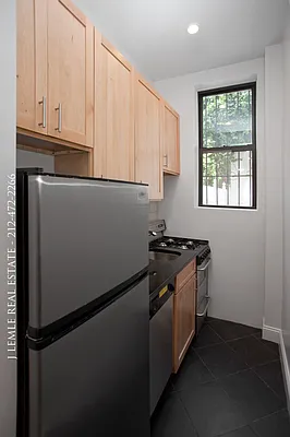 Rented by J. Lemle Real Estate | media 18