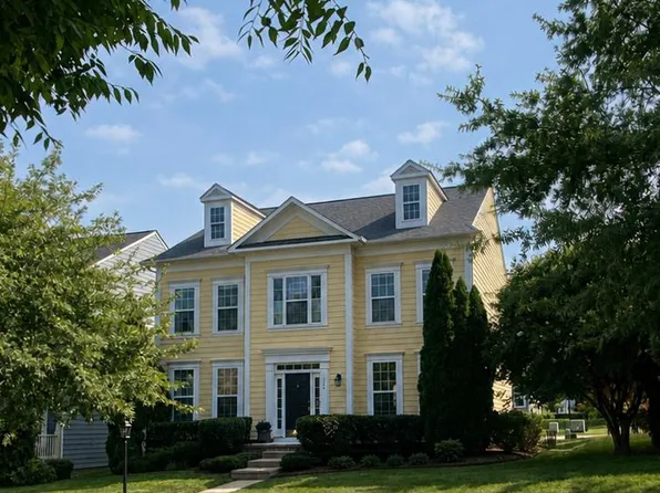 1114 Innis Dr, Fredericksburg, VA 22401