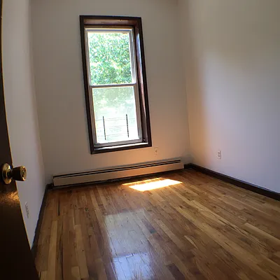 Rented by Rental Solutions Inc | media 27