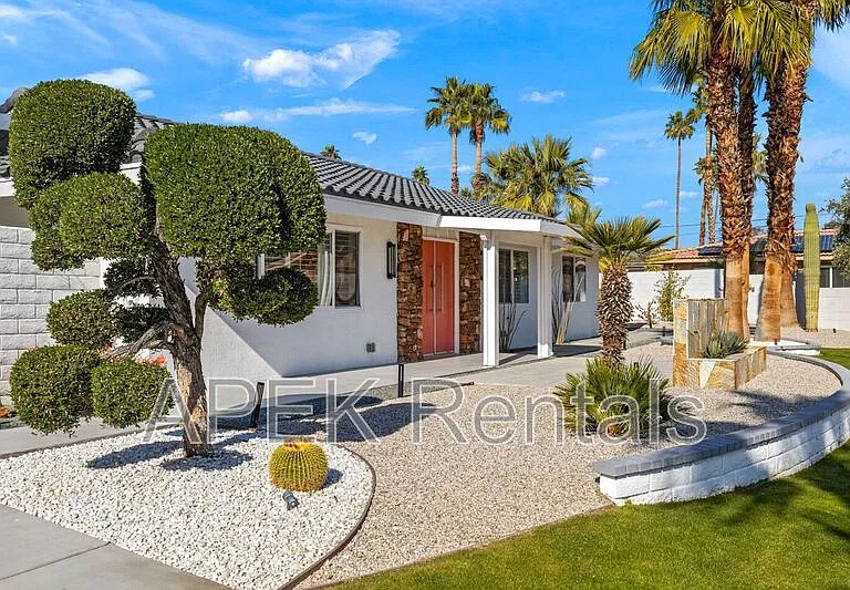 945 N Buttonwillow Cir — Photo 29