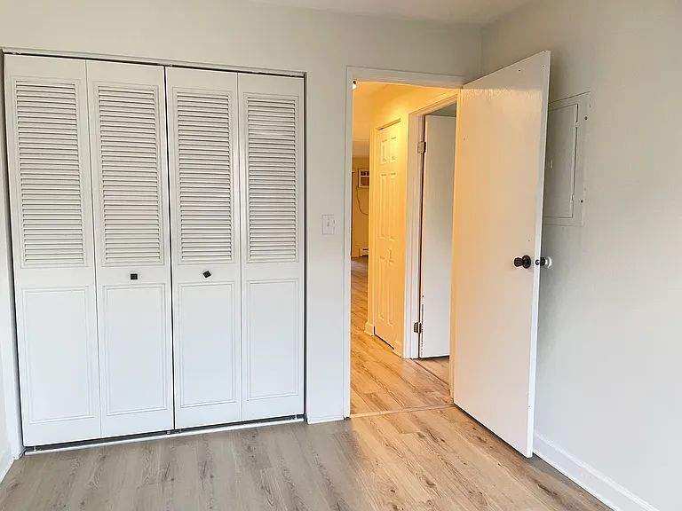 4 Parkside Ct #7 — Photo 11