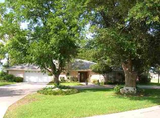 254 Carnoustie St, Meadowlakes, TX 78654