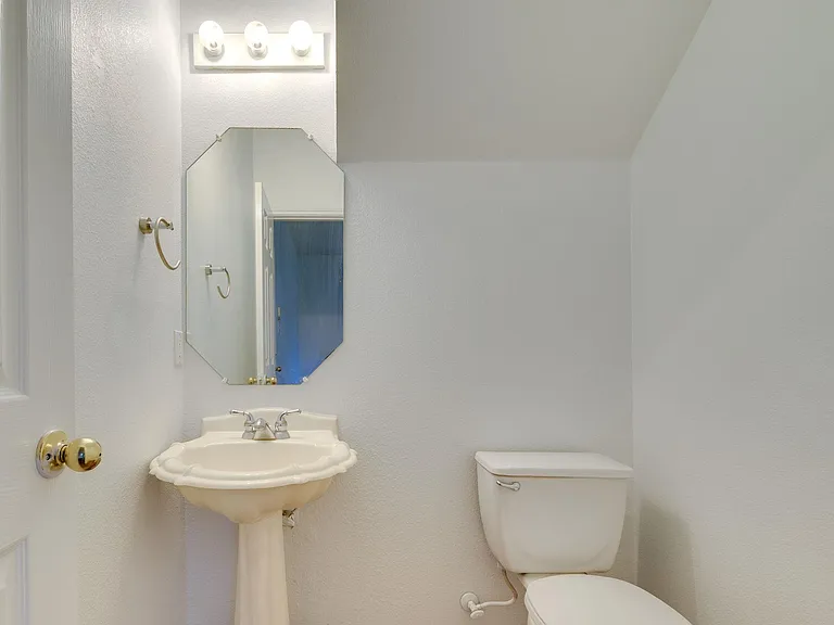 1112 Sundrop Pl — Photo 23