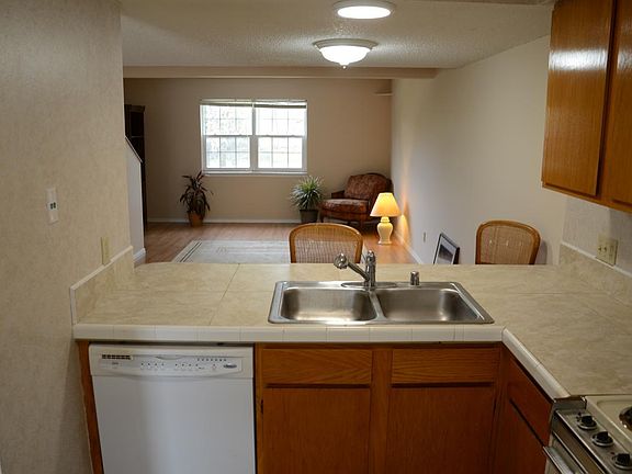 3rd image of 2104 N Garland Ave APT 6