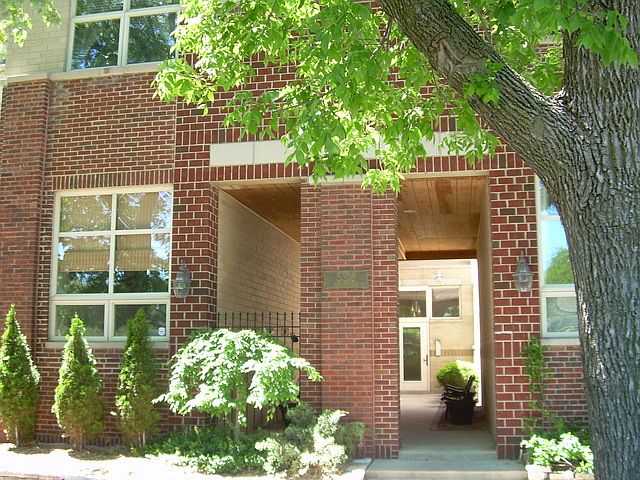 1st image of 5318 N Ravenswood Ave Unit 206