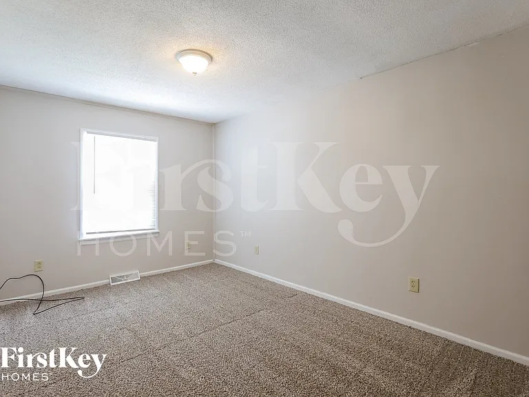 8405 E 47th St — Photo 7