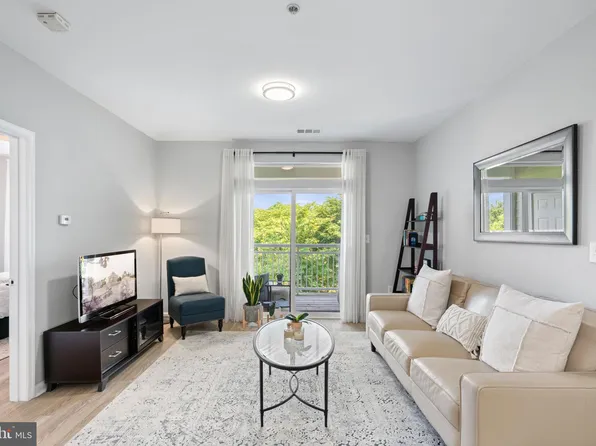 801 S Greenbrier St APT 319, Arlington, VA 22204