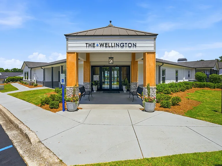 Wellington Manor — Photo 8