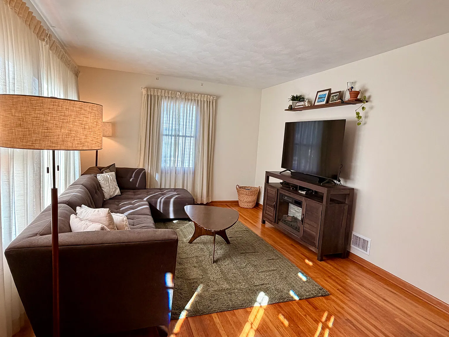 3 bed, 1344 sqft, $2,150 — Photo 4