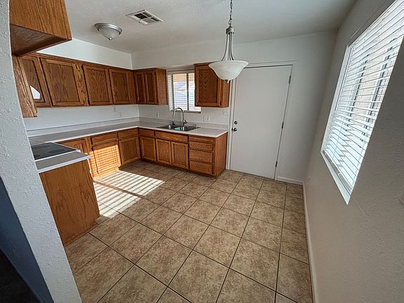 4th image of 1733 E D St
