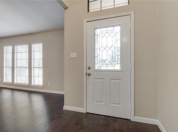 4th image of 4313 Queen Cir