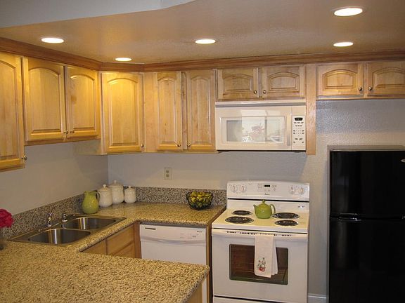 5th image of 2345 Merton Ave APT 127