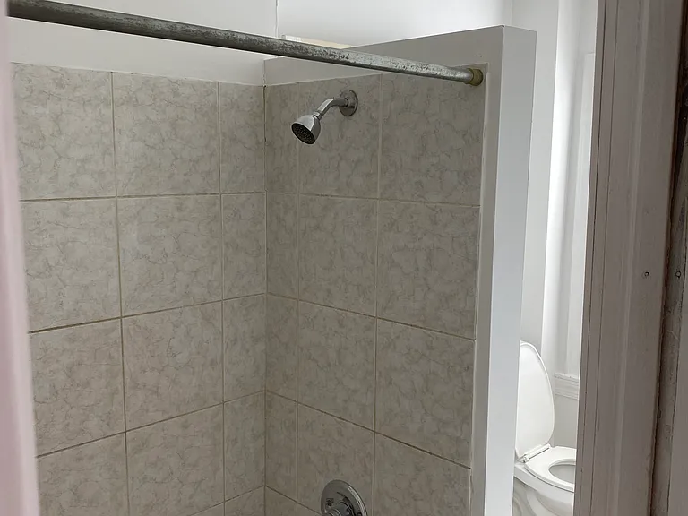 1008 Terrill St — Photo 2