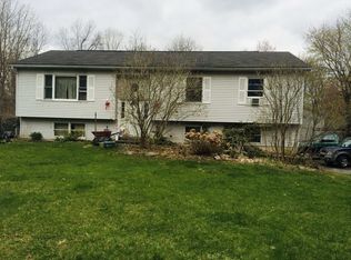 76 Peach Rd, Poughkeepsie, NY 12601