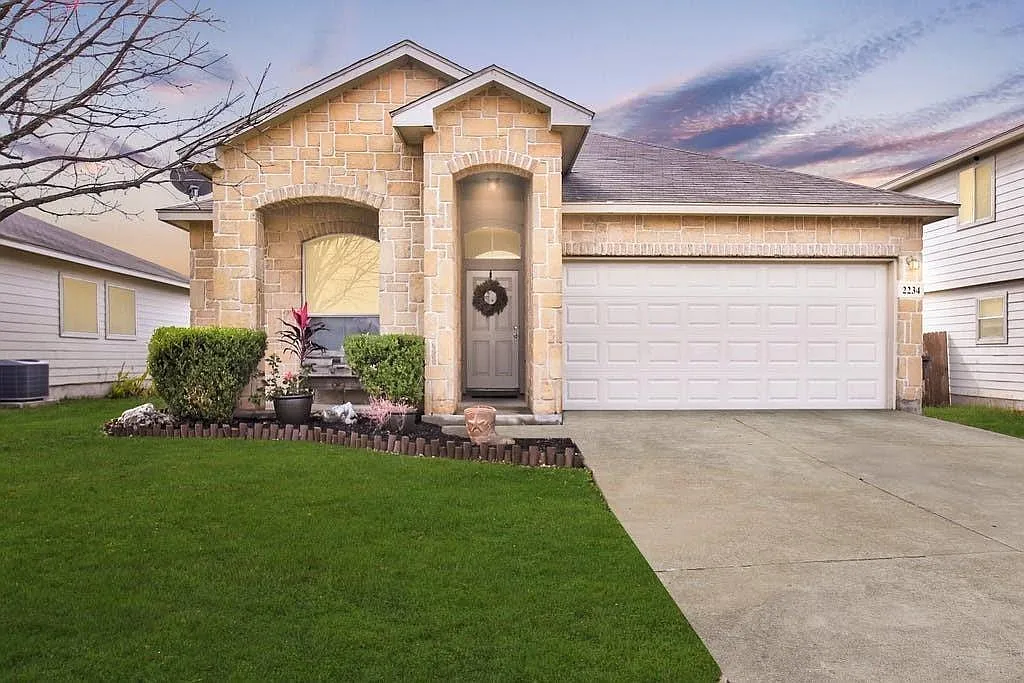 3 bed, 2.0 bath, 1581 sqft, $1,725 — Photo 1