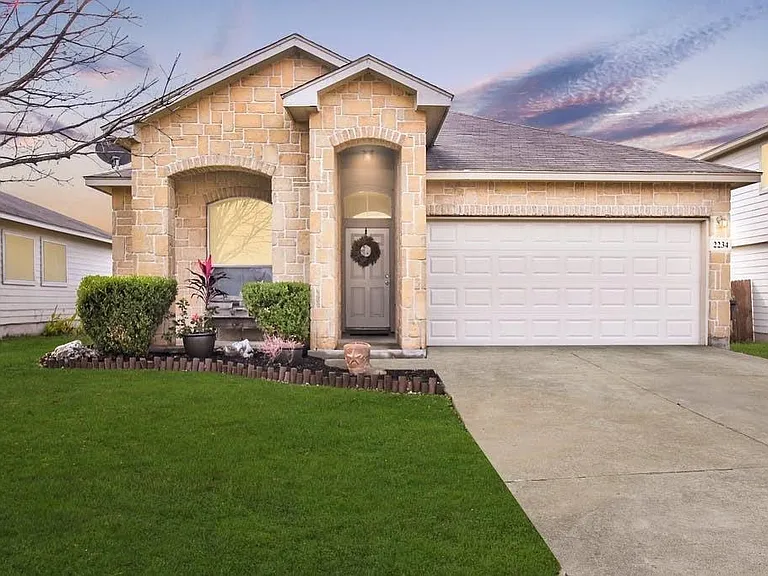 2234 Lakeline Dr — Photo 1