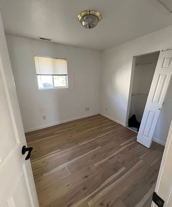2nd image of 1005 E Main St