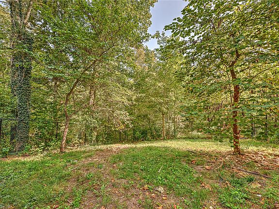 4th image of 14 Glenbarr Cir