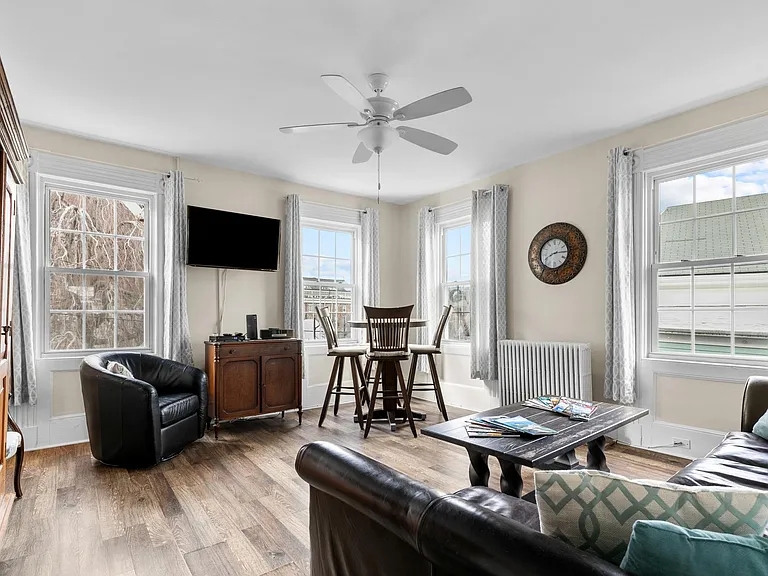 8 Franklin St #3 — Photo 3