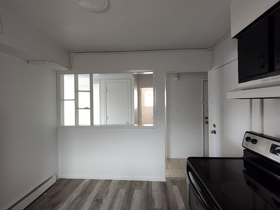 5th image of 4744 Rose St APT 2R