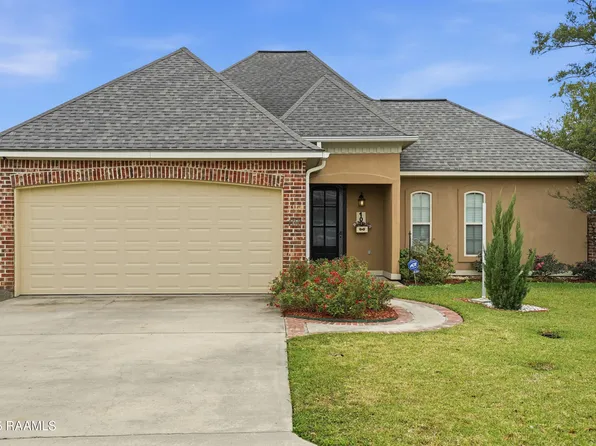 100 Tall Oaks Ln, Youngsville, LA 70592