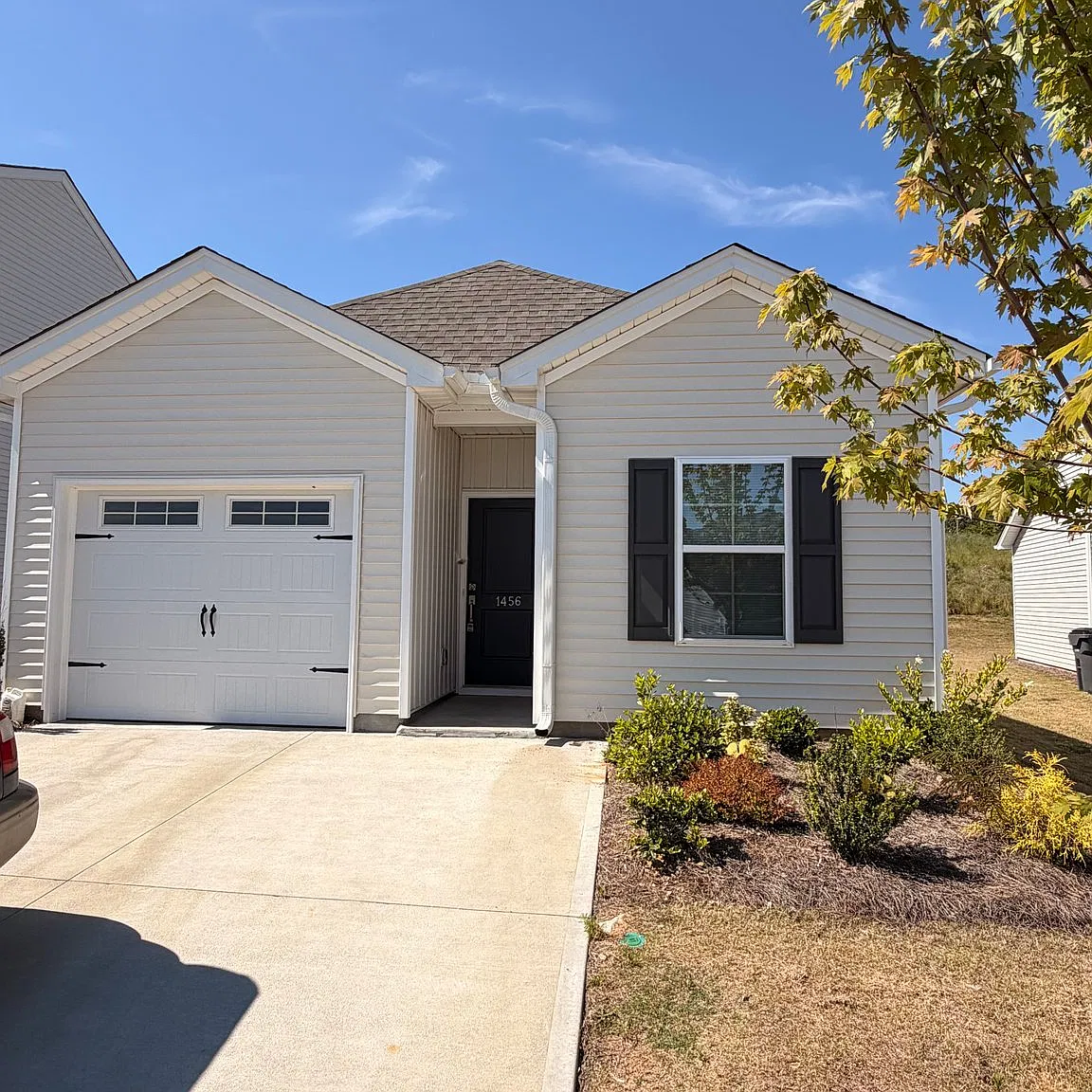 1 Story Single Family Home with Open Floor layout — Photo 1