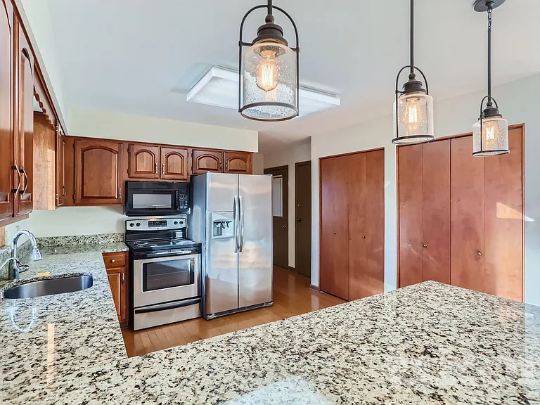 1441 Maple Ln — Photo 14