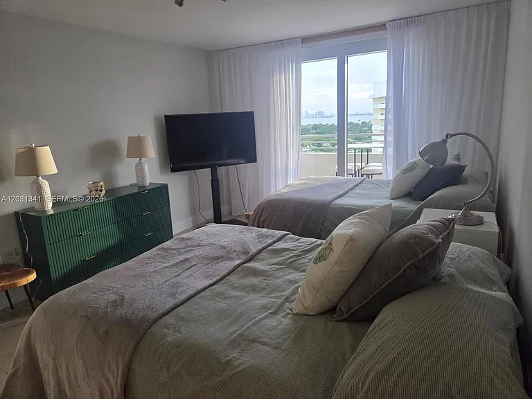 5555 Collins Ave #16W — Photo 12