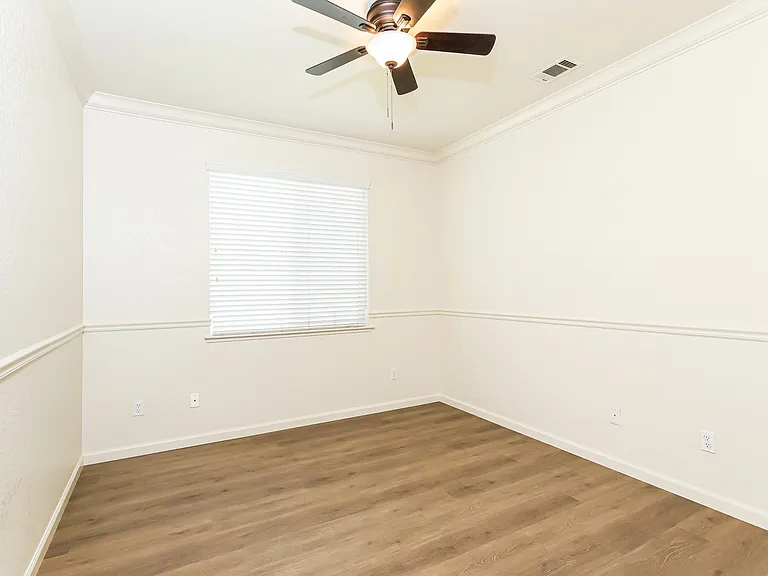936 Heartland Dr — Photo 8