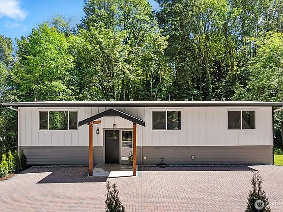 2nd image of 2032 N Castle Way