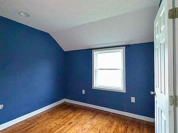 5th image of 451 Maple Ave