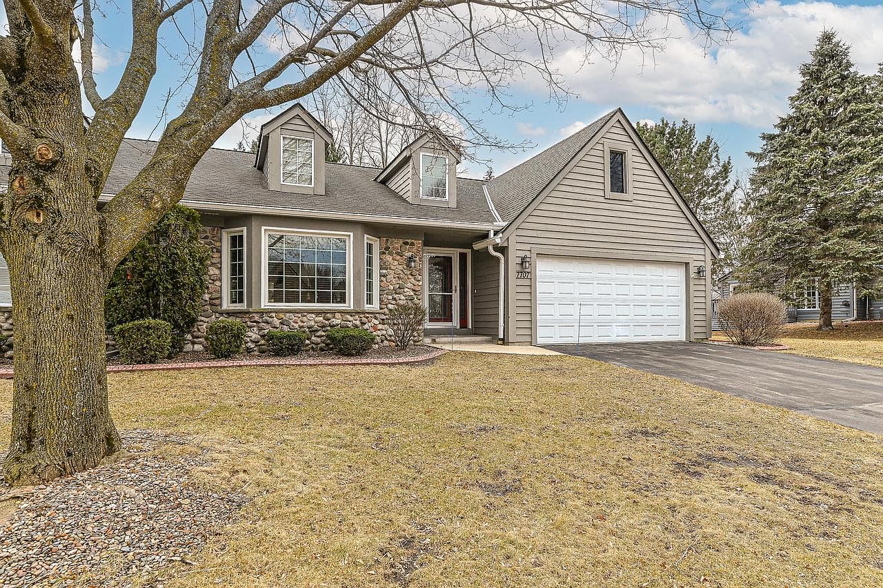 7707 Maple Ridge COURT, Franklin, WI 53132 | Zillow
