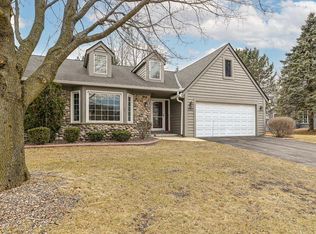 7707 Maple Ridge Ct, Franklin, WI 53132