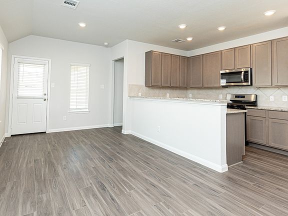 Dining Area to Kitchen
