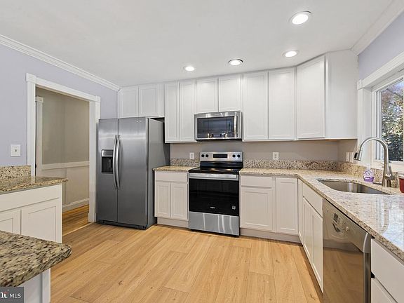 5th image of 762 Benfield Blvd