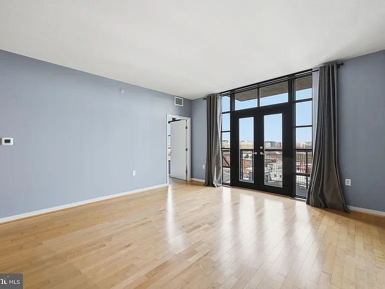 437 New York Ave NW #1005 — Photo 1